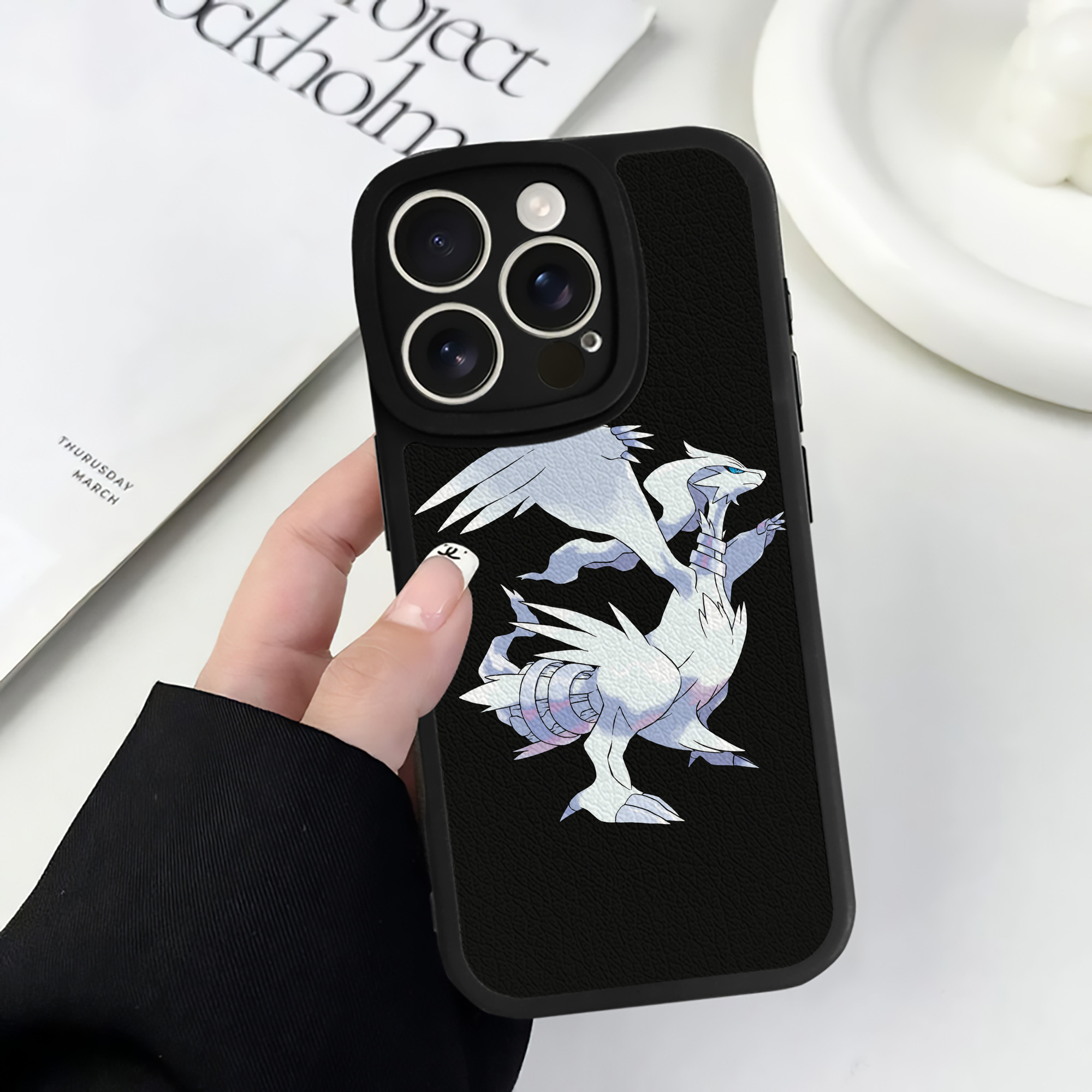 （画像用） ポケットモンスター Pokémon 【iPhone 16シリーズ対応】シリコンスマホケース（レザー調） 材質：シリコン